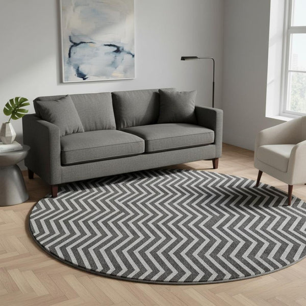 HomeRoots 8' Black And Ivory Chevron Round Rug - UV-Protected, Washable, Durable for High Traffic Spaces! 674224