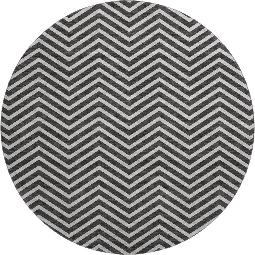 HomeRoots 8' Black And Ivory Chevron Round Rug - UV-Protected, Washable, Durable for High Traffic Spaces! 674224