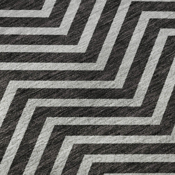 HomeRoots 8' Black And Ivory Chevron Round Rug - UV-Protected, Washable, Durable for High Traffic Spaces! 674224