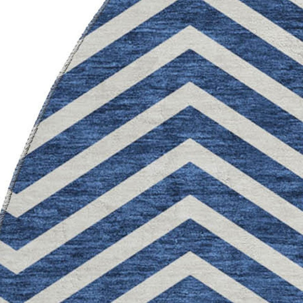 HomeRoots 8' Blue And Ivory Chevron Round Rug - Durable, Washable, UV Protected for Indoor & Outdoor Use! 674230