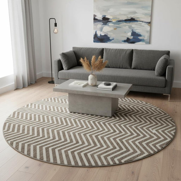 HomeRoots 8' Stylish Brown and Beige Chevron Washable Round Rug - Durable, UV-Protected, Perfect for Families! 674236