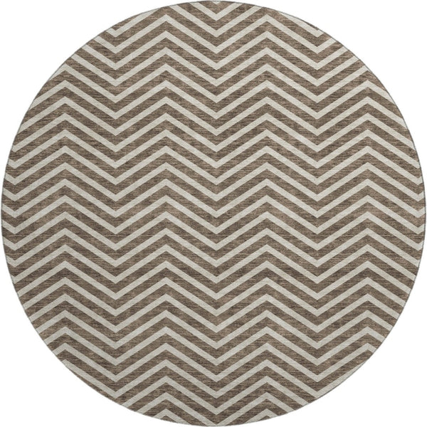 HomeRoots 8' Stylish Brown and Beige Chevron Washable Round Rug - Durable, UV-Protected, Perfect for Families! 674236