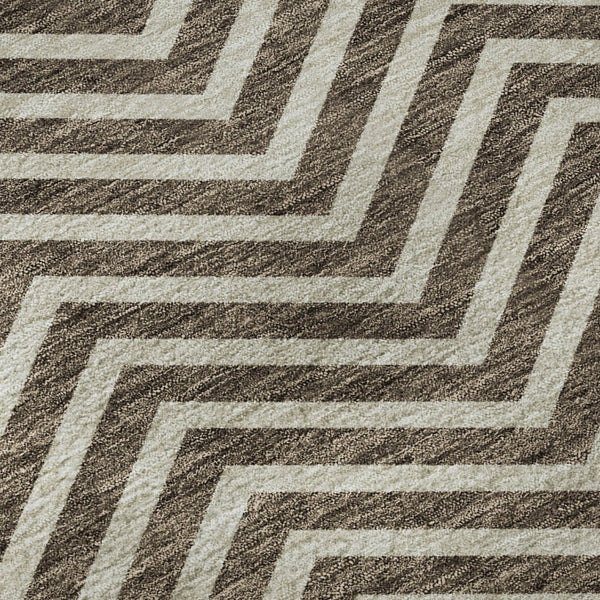 HomeRoots 8' Stylish Brown and Beige Chevron Washable Round Rug - Durable, UV-Protected, Perfect for Families! 674236