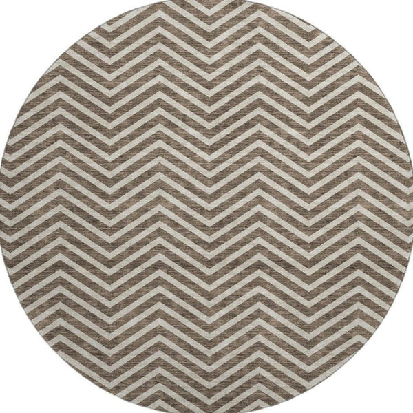 HomeRoots 8' Stylish Brown and Beige Chevron Washable Round Rug - Durable, UV-Protected, Perfect for Families! 674236