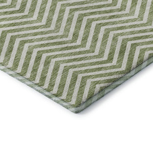 HomeRoots 8' Green and Ivory Chevron Round Rug - Washable, UV-Protected, Ideal for High-Traffic Homes & Spaces 674248