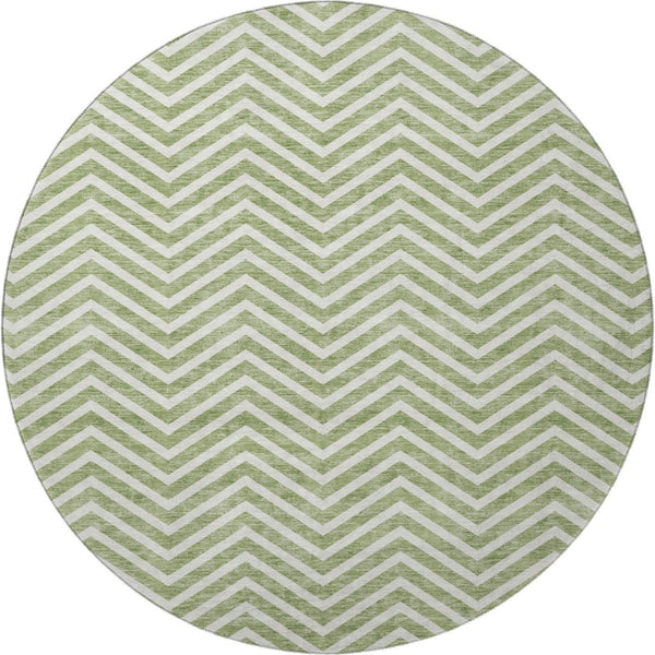 HomeRoots 8' Green and Ivory Chevron Round Rug - Washable, UV-Protected, Ideal for High-Traffic Homes & Spaces 674248