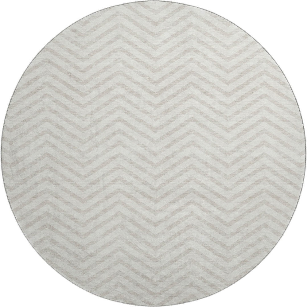 HomeRoots 8' Ivory and Beige Chevron Washable Round Rug - Durable, Stain Resistant, UV Protected for Family Spaces 674254
