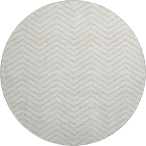 HomeRoots 8' Ivory and Beige Chevron Washable Round Rug - Durable, Stain Resistant, UV Protected for Family Spaces 674254