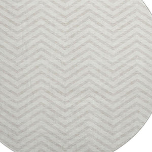 HomeRoots 8' Ivory and Beige Chevron Washable Round Rug - Durable, Stain Resistant, UV Protected for Family Spaces 674254
