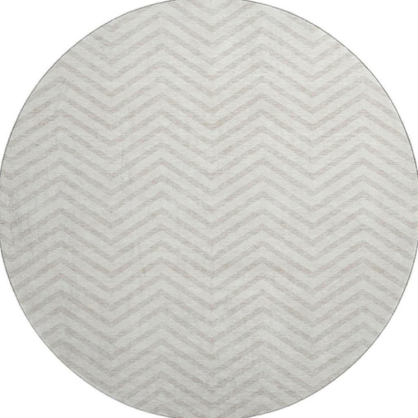 HomeRoots 8' Ivory and Beige Chevron Washable Round Rug - Durable, Stain Resistant, UV Protected for Family Spaces 674254
