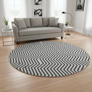 HomeRoots 8' Modern White and Black Chevron Washable Round Rug - Durable, Stain-Resistant, UV Protected Design 674278