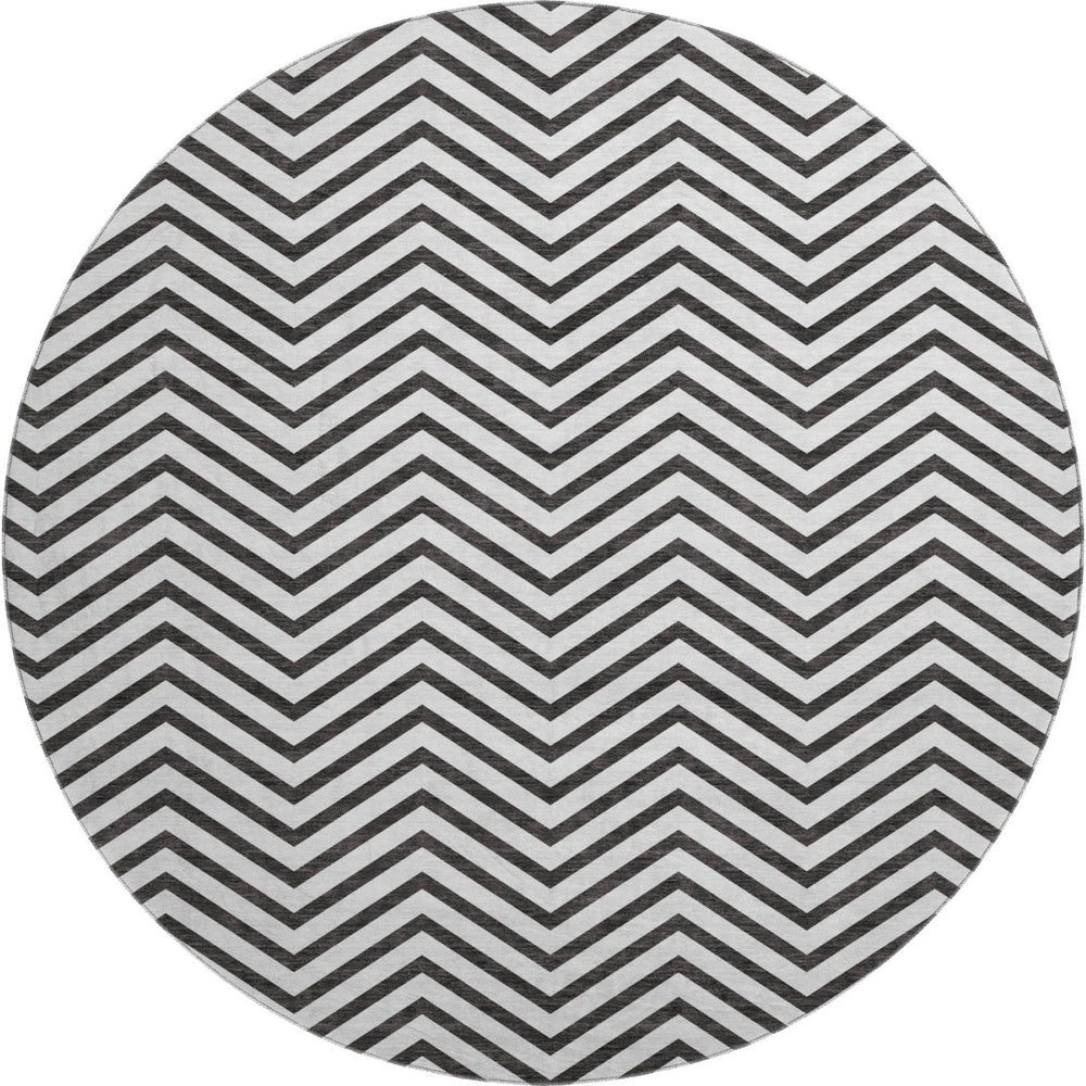 HomeRoots 8' Modern White and Black Chevron Washable Round Rug - Durable, Stain-Resistant, UV Protected Design 674278