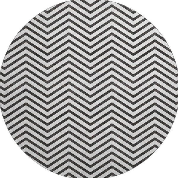 HomeRoots 8' Modern White and Black Chevron Washable Round Rug - Durable, Stain-Resistant, UV Protected Design 674278