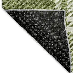 HomeRoots 8' Green and Ivory Plaid Round Rug – Durable, Stain-Resistant, UV Protected for Timeless Elegance 674320