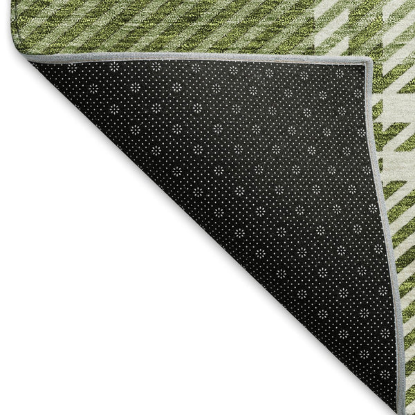 HomeRoots 8' Green and Ivory Plaid Round Rug – Durable, Stain-Resistant, UV Protected for Timeless Elegance 674320