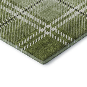 HomeRoots 8' Green and Ivory Plaid Round Rug – Durable, Stain-Resistant, UV Protected for Timeless Elegance 674320
