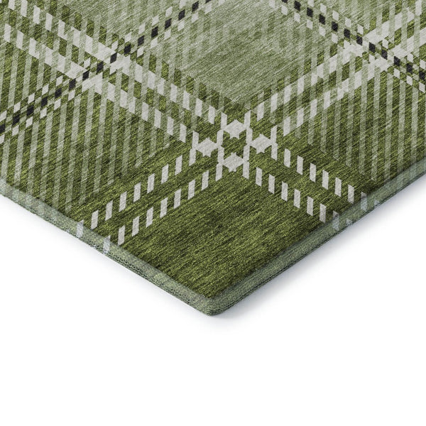 HomeRoots 8' Green and Ivory Plaid Round Rug – Durable, Stain-Resistant, UV Protected for Timeless Elegance 674320