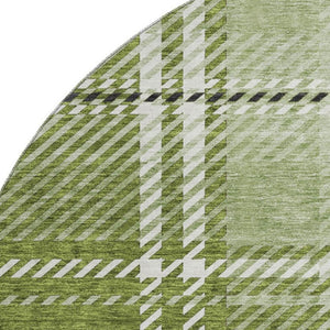 HomeRoots 8' Green and Ivory Plaid Round Rug – Durable, Stain-Resistant, UV Protected for Timeless Elegance 674320