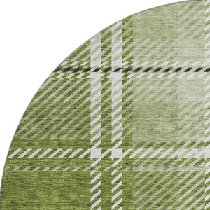 HomeRoots 8' Green and Ivory Plaid Round Rug – Durable, Stain-Resistant, UV Protected for Timeless Elegance 674320