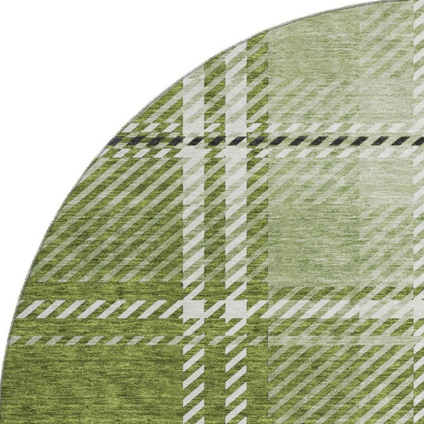HomeRoots 8' Green and Ivory Plaid Round Rug – Durable, Stain-Resistant, UV Protected for Timeless Elegance 674320