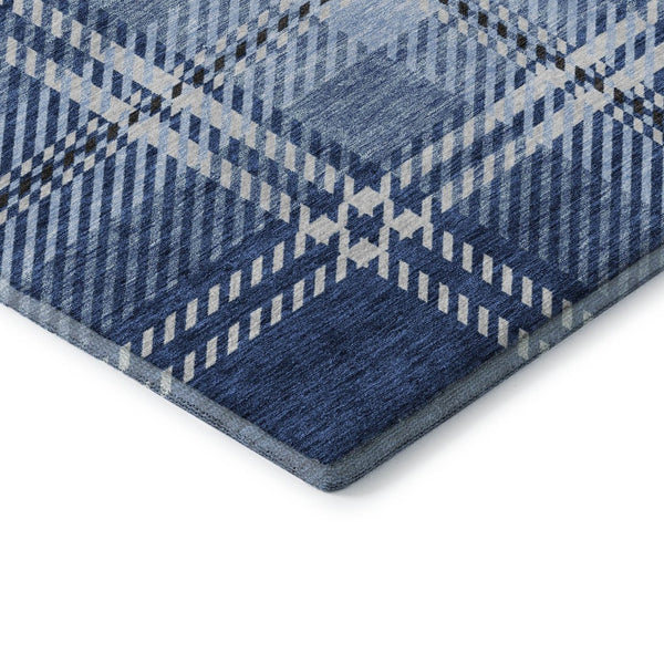 HomeRoots 8' Navy Blue and Ivory Plaid Round Rug - Washable, UV-Protected, Perfect for High-Traffic Areas! 674326