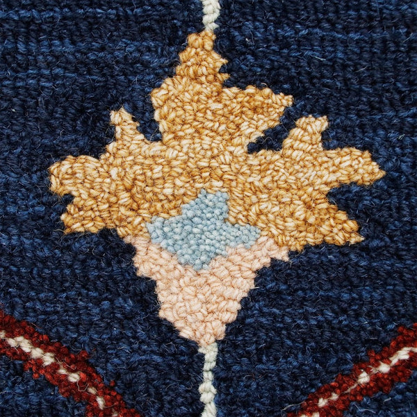 HomeRoots Wool Hand-Tufted Round Rug with Contemporary Trellis Design for Warmth and Comfort in Any Room 674451