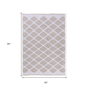 HomeRoots Diamond Hand-Woven Area Rug - Artisan Crafted, Classic Diamond Design for Modern & Transitional Spaces 674531