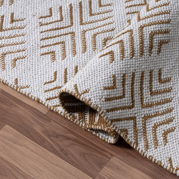 HomeRoots Diamond Hand-Woven Area Rug - Artisan Crafted, Classic Diamond Design for Modern & Transitional Spaces 674531