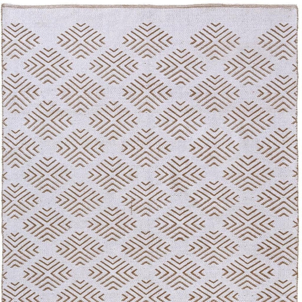 HomeRoots Diamond Hand-Woven Area Rug - Artisan Crafted, Classic Diamond Design for Modern & Transitional Spaces 674531