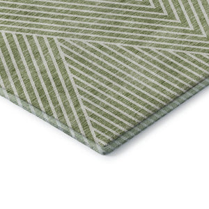 HomeRoots 8' Artichoke Green & Ivory Geometric Washable Round Rug with UV Protection for Modern Homes 674619