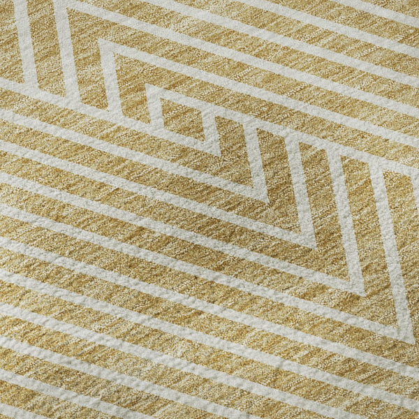 HomeRoots 8' Gold and Ivory Geometric Round Rug – Washable, UV Protected, Perfect for Busy Homes & Pets! 674649