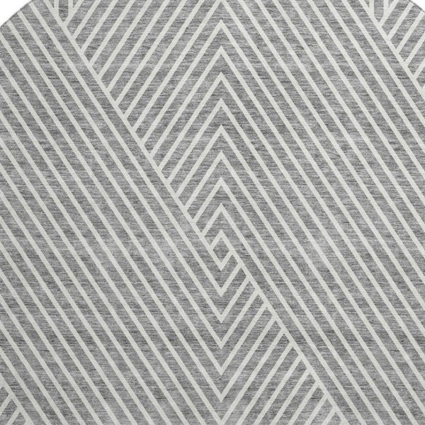 HomeRoots 8' Gray and Ivory Geometric Washable Round Rug - Stain Resistant, UV Protected, Ideal for High-Traffic Areas 674655