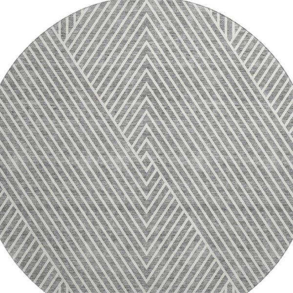 HomeRoots 8' Gray and Ivory Geometric Washable Round Rug - Stain Resistant, UV Protected, Ideal for High-Traffic Areas 674655
