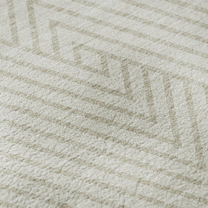 HomeRoots 8' Ivory and Beige Geometric Round Rug - Washable, Stain-Resistant, UV Protected for Busy Homes 674661