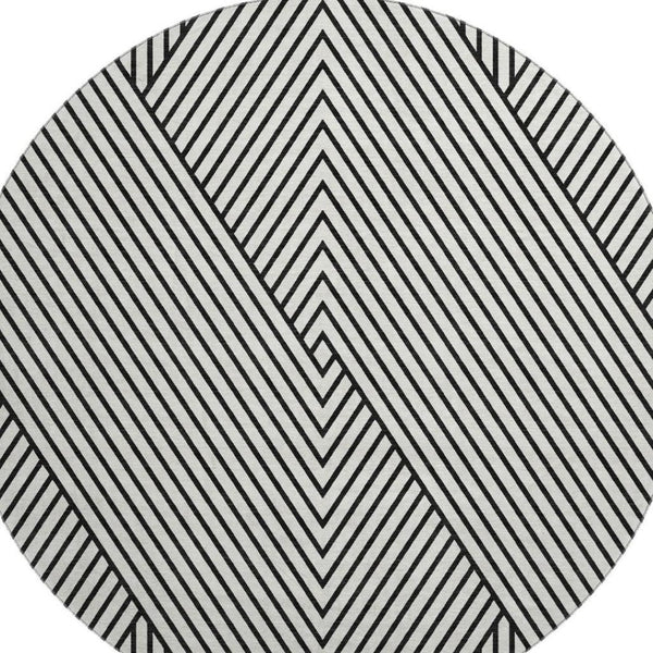HomeRoots 8' Stylish Geometric Washable Round Rug with UV Protection - Perfect for Modern Homes & Outdoor Spaces 674685
