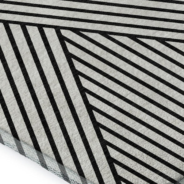 HomeRoots 8' X 10' Modern Black and White Geometric Area Rug - Washable, UV Protected, Stylish & Durable 674686