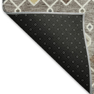 HomeRoots 8' Southwestern Washable Round Rug in Taupe, Ivory & Gold - UV Protected, Stain Resistant & Durable 674745