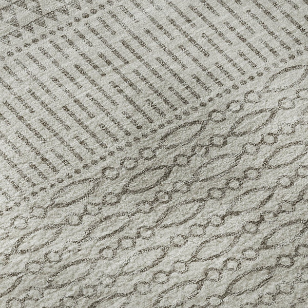 HomeRoots 8' Beige and Ivory Striped Washable Round Rug - UV Protected, Stain-Resistant, Durable for High-Traffic Areas 674757