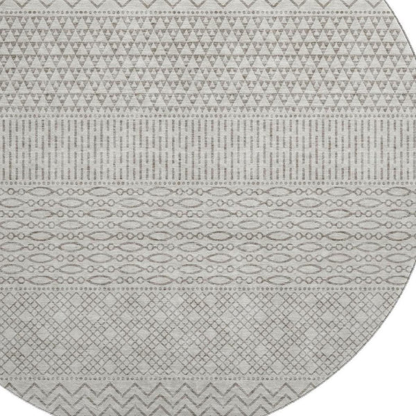 HomeRoots 8' Beige and Ivory Striped Washable Round Rug - UV Protected, Stain-Resistant, Durable for High-Traffic Areas 674757