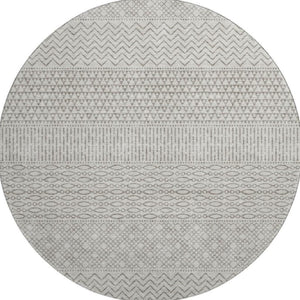 HomeRoots 8' Beige and Ivory Striped Washable Round Rug - UV Protected, Stain-Resistant, Durable for High-Traffic Areas 674757