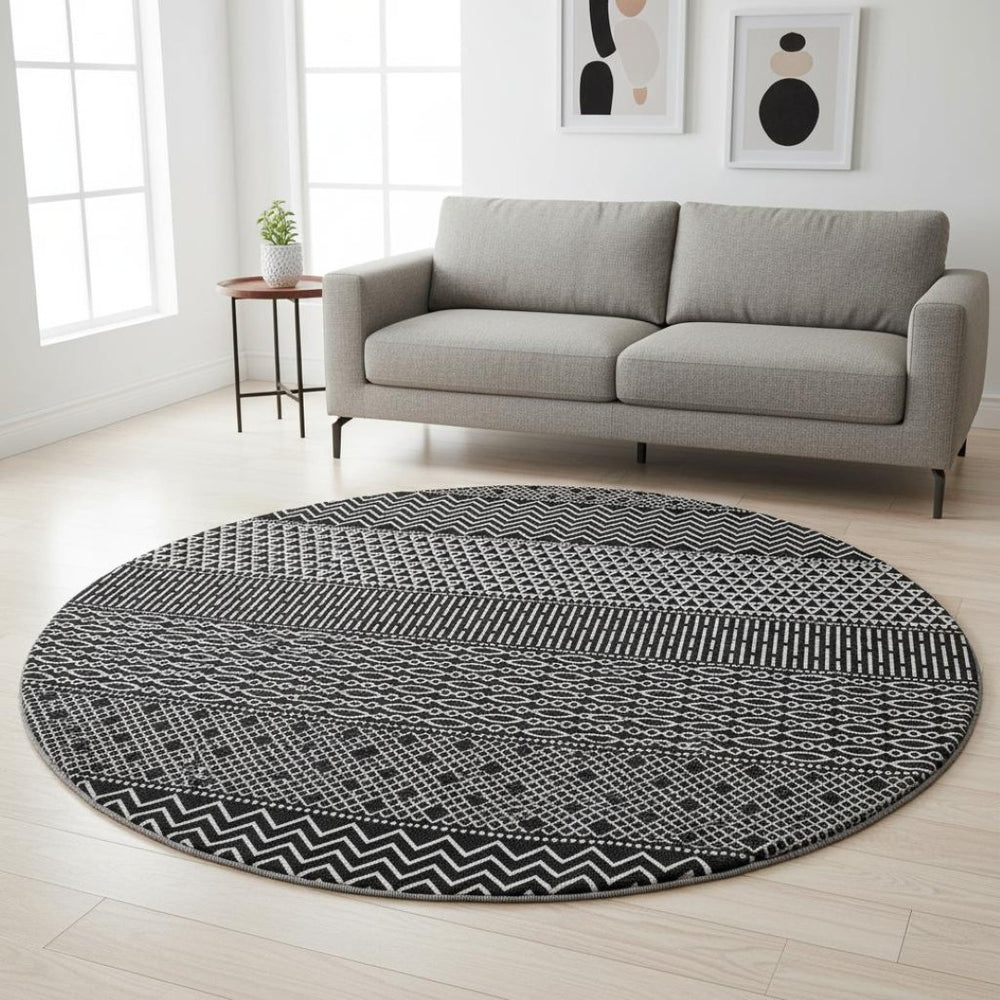 HomeRoots 8' Black and Ivory Striped Washable Round Rug - Durable, UV Protected, Ideal for Busy Households! 674763