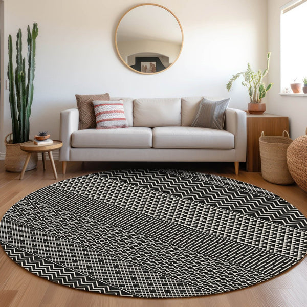 HomeRoots 8' Black and Ivory Striped Washable Round Rug - Durable, UV Protected, Ideal for Busy Households! 674763