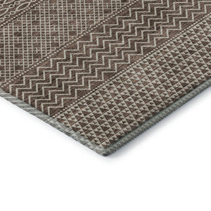 HomeRoots 8' Brown and Beige Striped Washable Round Rug - Durable, UV-Protected, Perfect for Family Spaces! 674769
