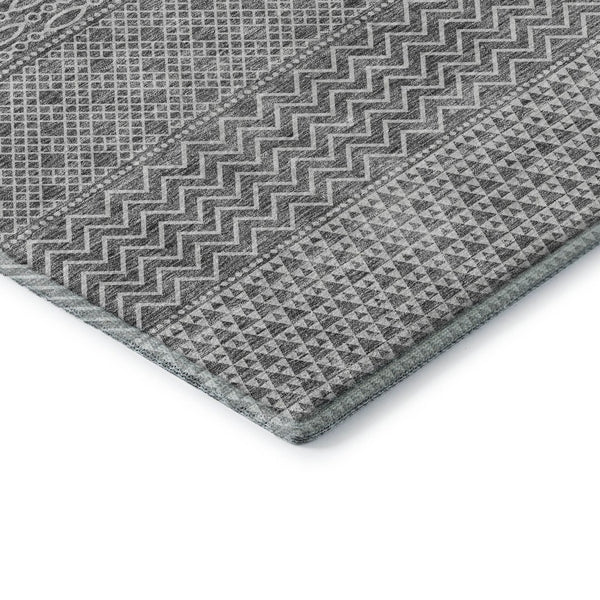 HomeRoots 5' Gray and Silver Striped Area Rug - Washable, Durable, UV-Protected for Modern Homes & Pets 674780
