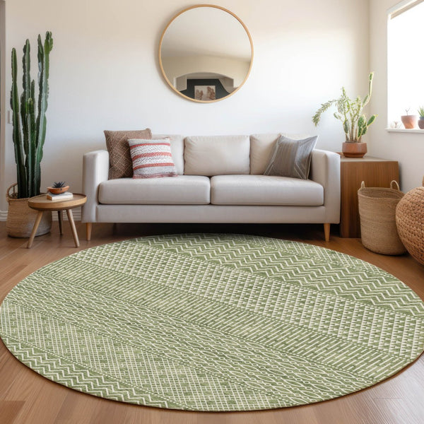 HomeRoots 8' Stylish Green & Ivory Striped Washable Round Rug - Stain Resistant & UV Protected for Busy Homes 674787