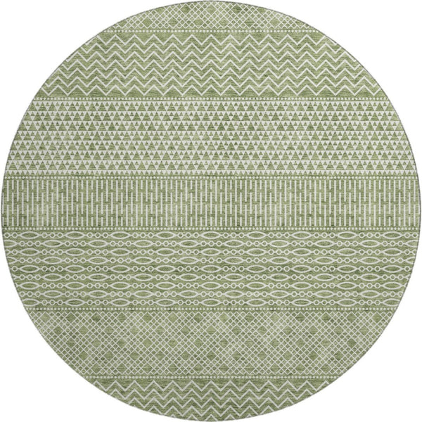 HomeRoots 8' Stylish Green & Ivory Striped Washable Round Rug - Stain Resistant & UV Protected for Busy Homes 674787