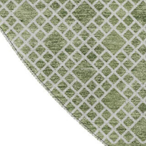 HomeRoots 8' Stylish Green & Ivory Striped Washable Round Rug - Stain Resistant & UV Protected for Busy Homes 674787