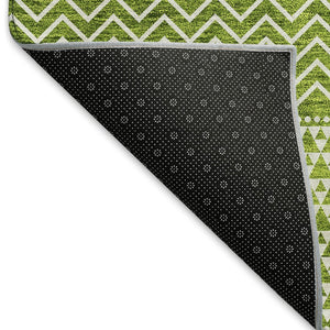 HomeRoots 8' Vibrant Lime Green & Ivory Striped Round Rug - Washable, UV-Protected, Durable for High-Traffic Areas 674799