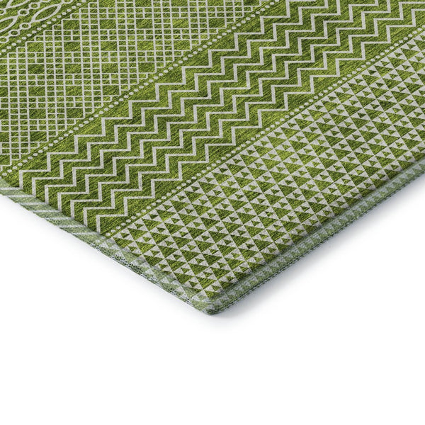 HomeRoots 8' Vibrant Lime Green & Ivory Striped Round Rug - Washable, UV-Protected, Durable for High-Traffic Areas 674799