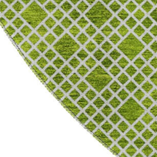 HomeRoots 8' Vibrant Lime Green & Ivory Striped Round Rug - Washable, UV-Protected, Durable for High-Traffic Areas 674799